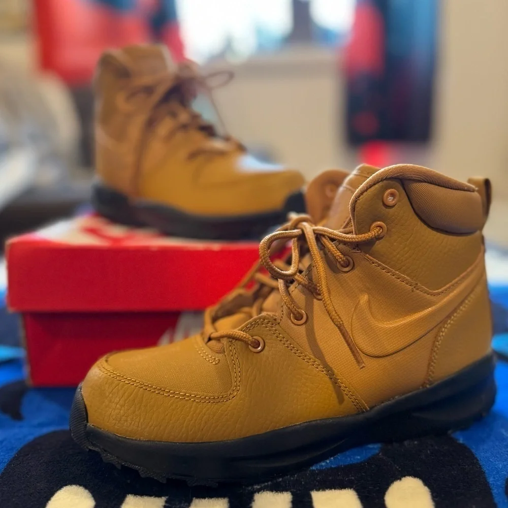 Kids Boys/Girls Brown Nike Manoa Boots Size 3Y Brand New